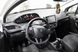 Peugeot 208  picture 9